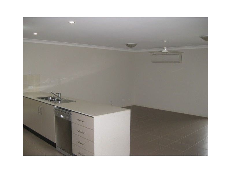 66 Rockfield Rd, Doolandella QLD 4077