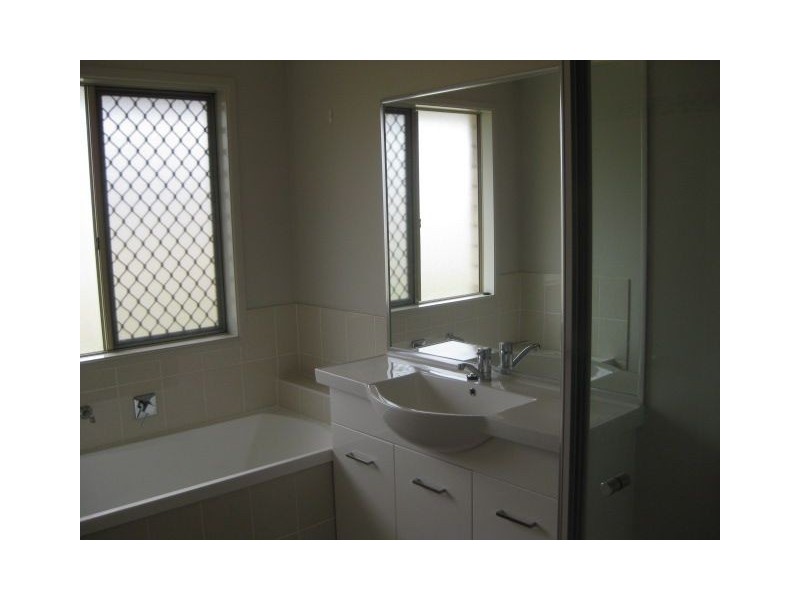 66 Rockfield Rd, Doolandella QLD 4077