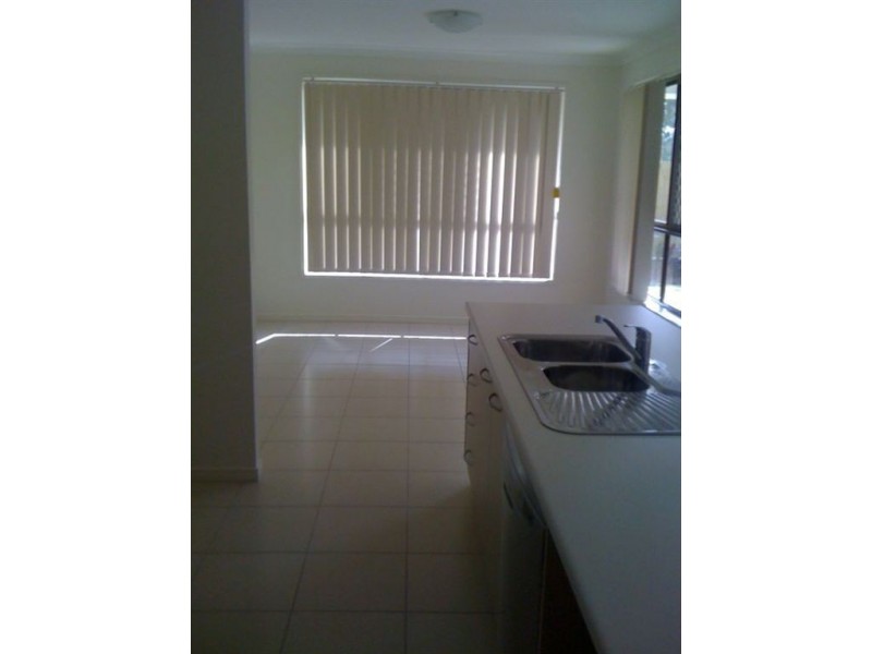 33 Arnaldo avenue, Augustine Heights QLD 4300