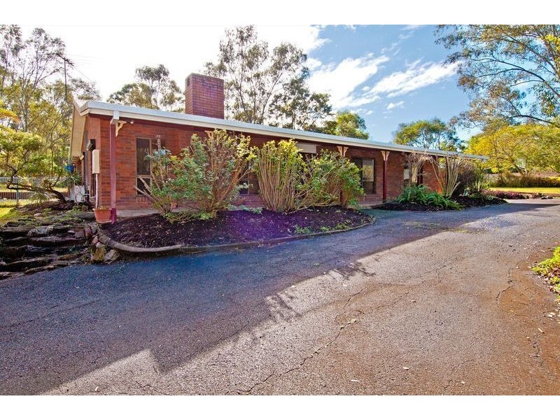 587-589 Junction Road, Barellan Point QLD 4306