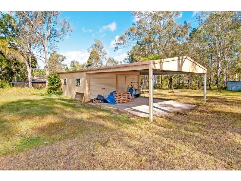 587-589 Junction Road, Barellan Point QLD 4306