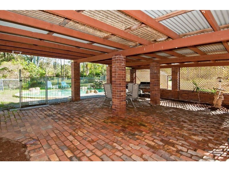 587-589 Junction Road, Barellan Point QLD 4306