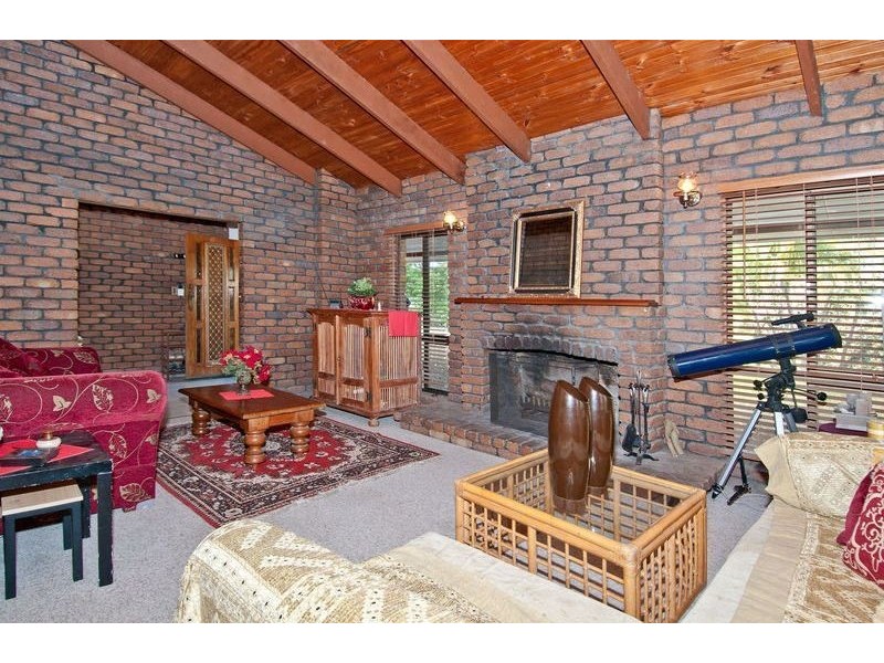 587-589 Junction Road, Barellan Point QLD 4306