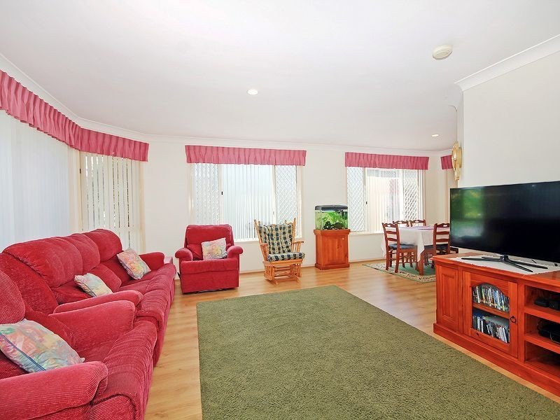 8 Tasman Place, Forest Lake QLD 4078