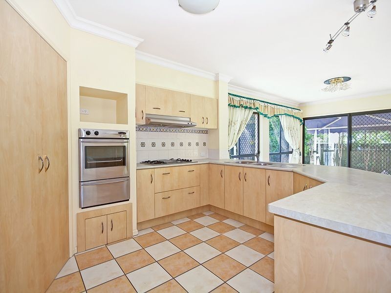 7 Templestowe Close, Forest Lake QLD 4078
