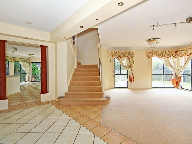 7 Templestowe Close, Forest Lake QLD 4078