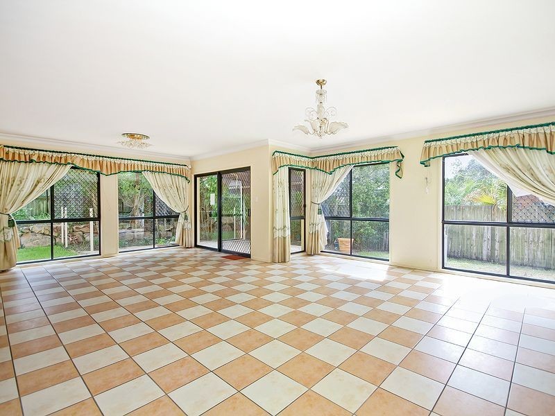7 Templestowe Close, Forest Lake QLD 4078