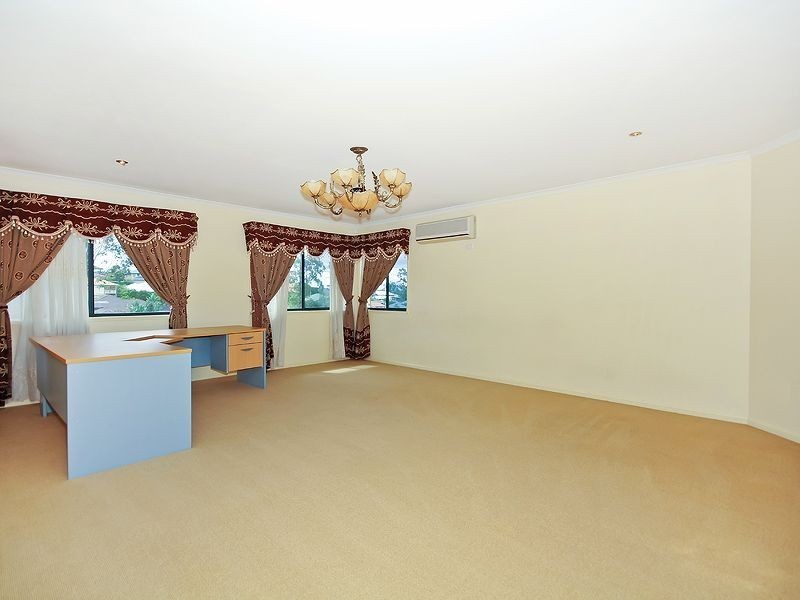 7 Templestowe Close, Forest Lake QLD 4078