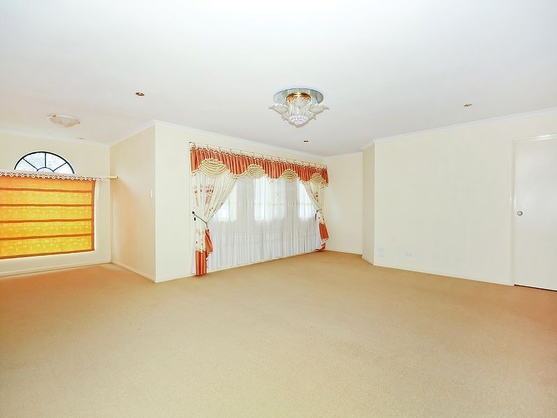 7 Templestowe Close, Forest Lake QLD 4078