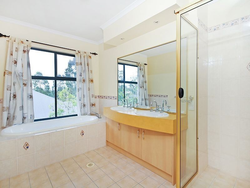 7 Templestowe Close, Forest Lake QLD 4078