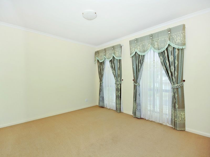 7 Templestowe Close, Forest Lake QLD 4078