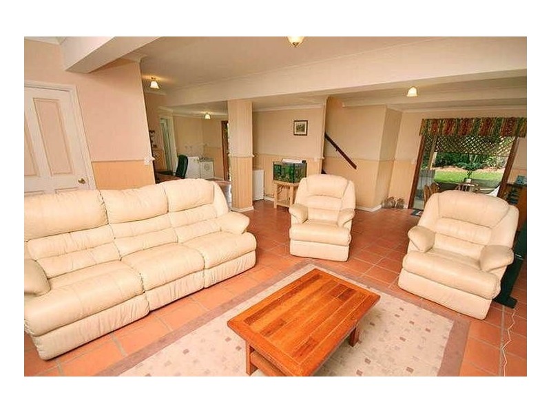 17 Torrens Street, Annerley QLD 4103