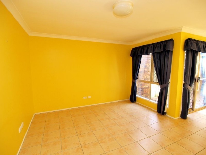 10 Radiata Place, Forest Lake QLD 4078