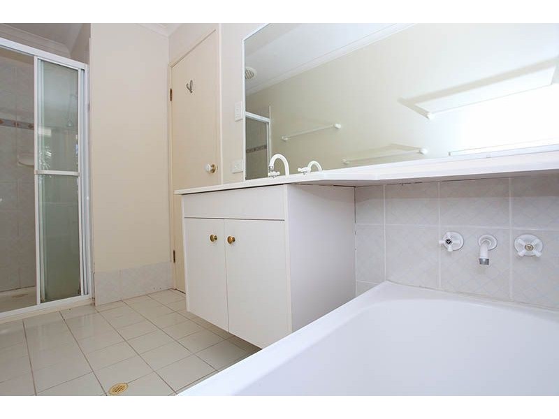 8 Ornata Place, Forest Lake QLD 4078