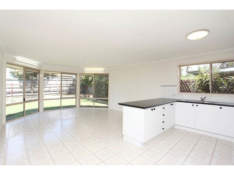 8 Kookaburra Place, Doolandella QLD 4077