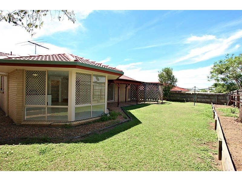 8 Kookaburra Place, Doolandella QLD 4077