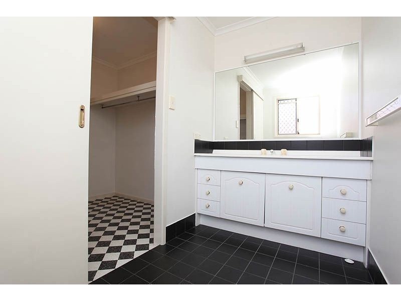 8 Kookaburra Place, Doolandella QLD 4077