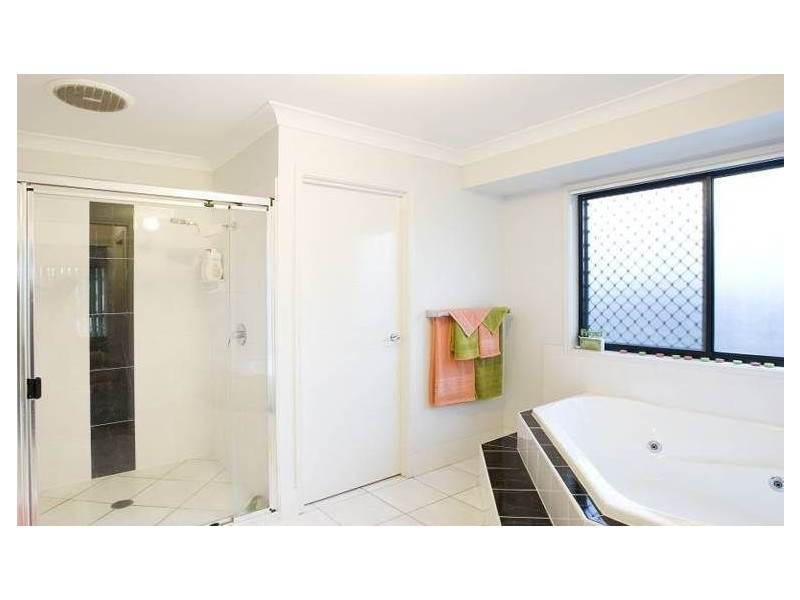 15 Ironbark Place, Heathwood QLD 4110