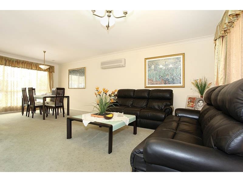 15 Burke Place, Forest Lake QLD 4078