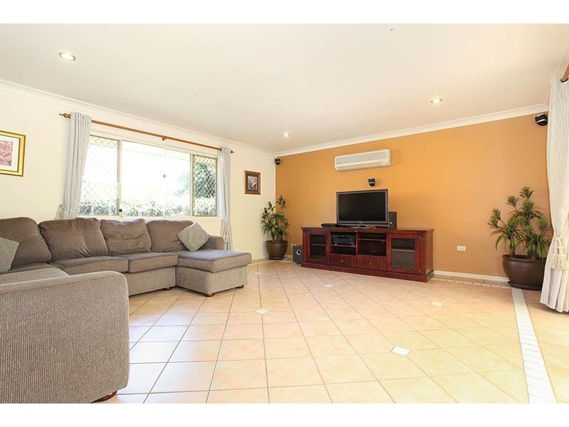 15 Burke Place, Forest Lake QLD 4078