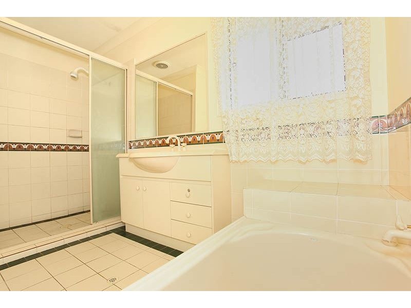 15 Burke Place, Forest Lake QLD 4078