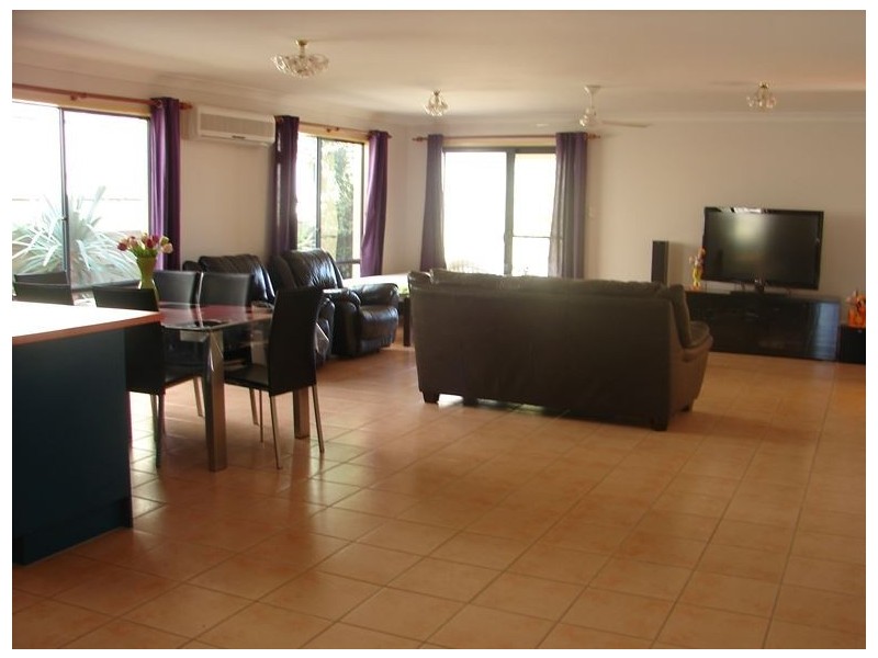 4 Amadeus Circuit, Springfield Lakes QLD 4300