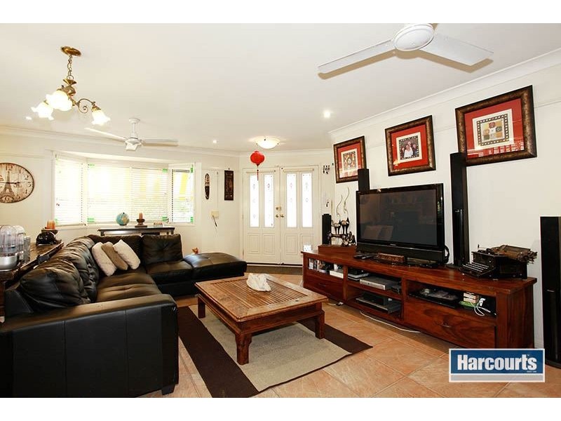 1 Deakin Place, Forest Lake QLD 4078