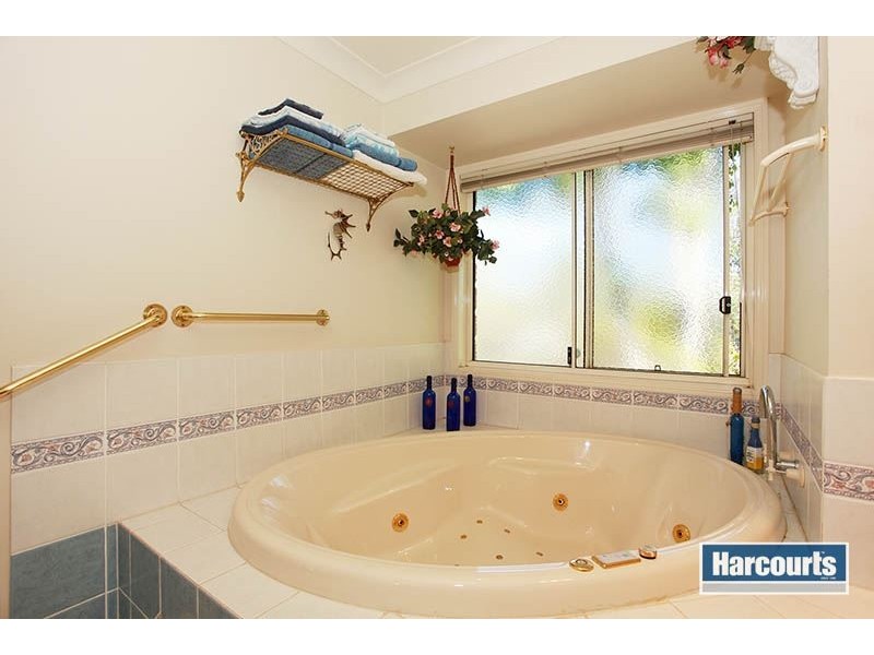 1 Deakin Place, Forest Lake QLD 4078