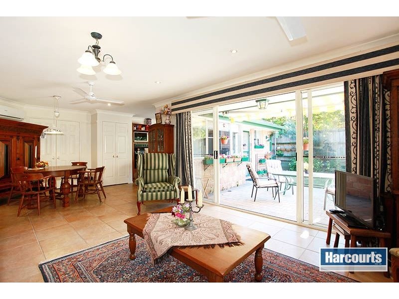 1 Deakin Place, Forest Lake QLD 4078