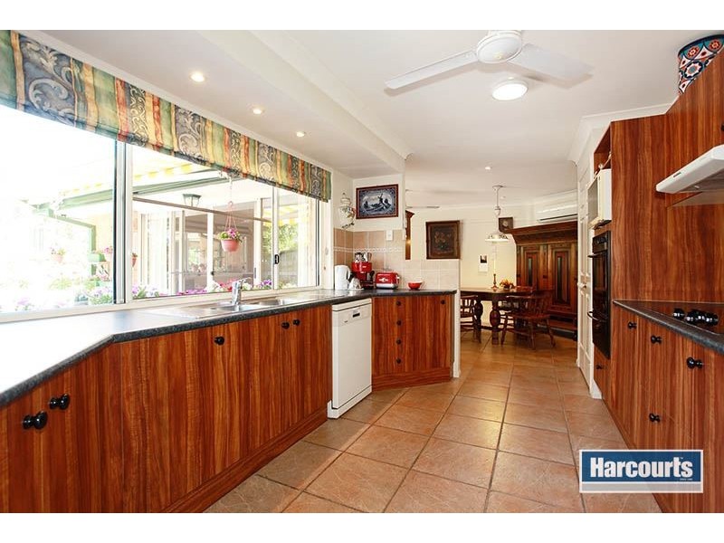 1 Deakin Place, Forest Lake QLD 4078