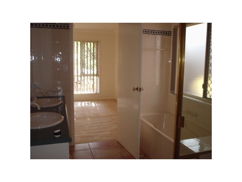 3 Hervey Close, Forest Lake QLD 4078
