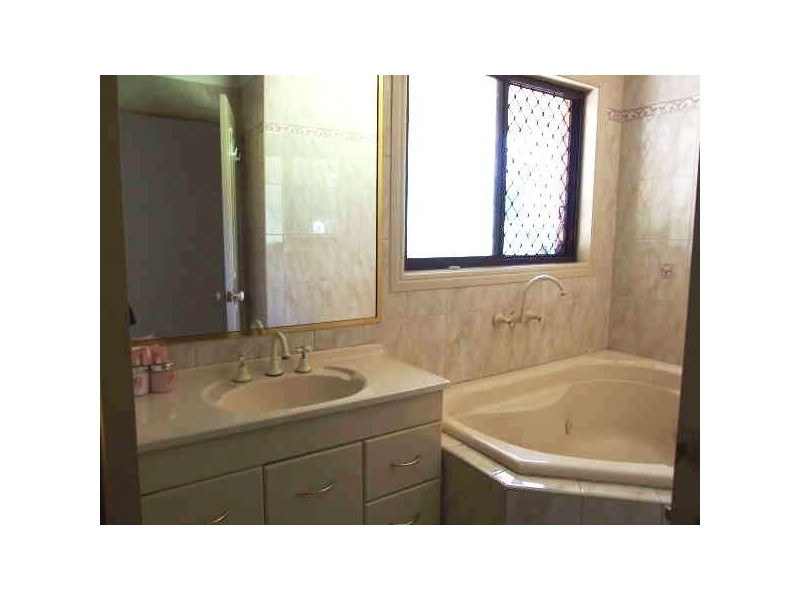 Hillcrest QLD 4118