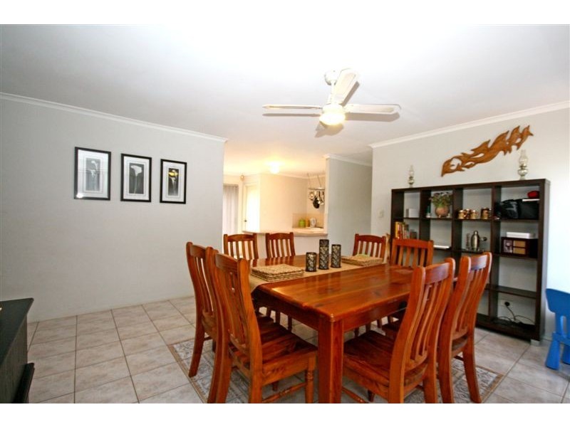 15 Barcoo ct, Hillcrest QLD 4118