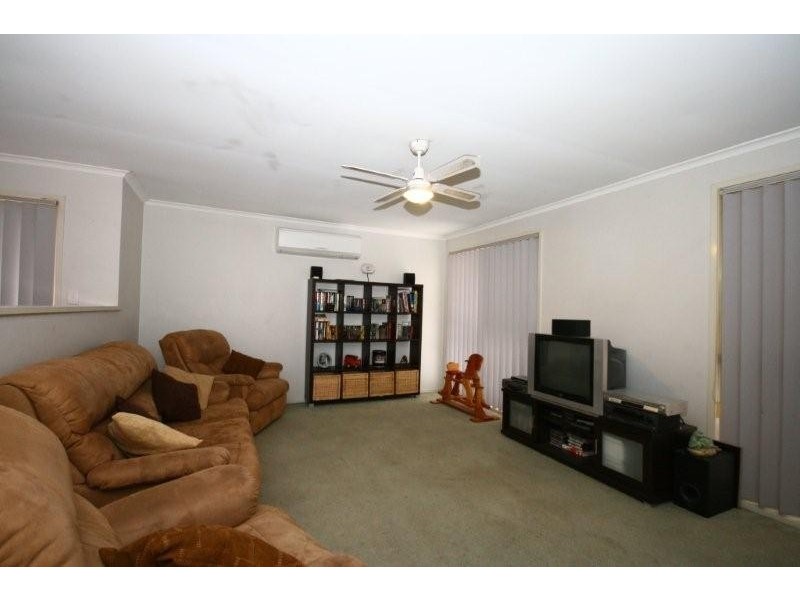 15 Barcoo ct, Hillcrest QLD 4118