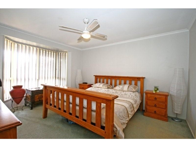 15 Barcoo ct, Hillcrest QLD 4118