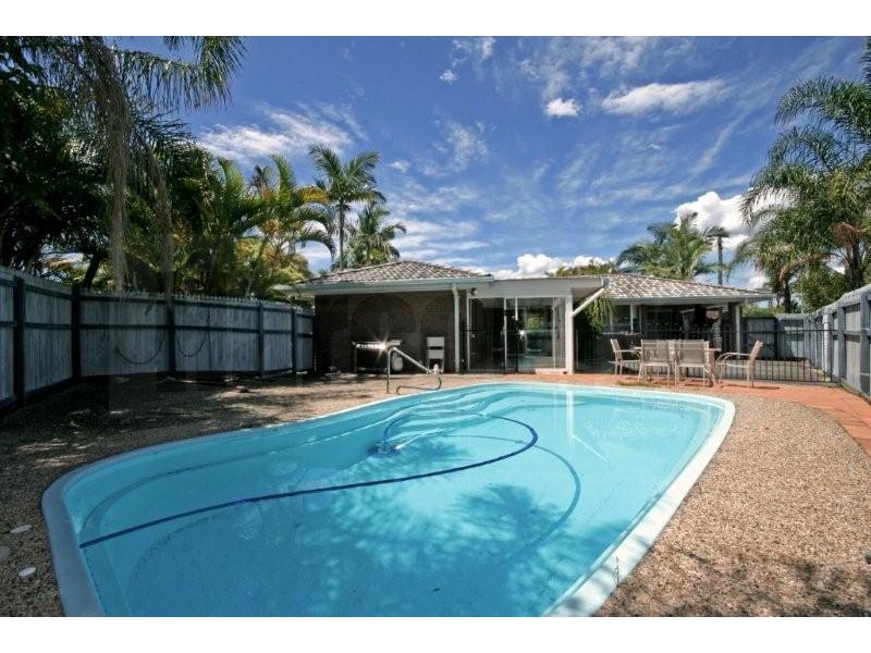 7 Calluna ct, Regents Park QLD 4118