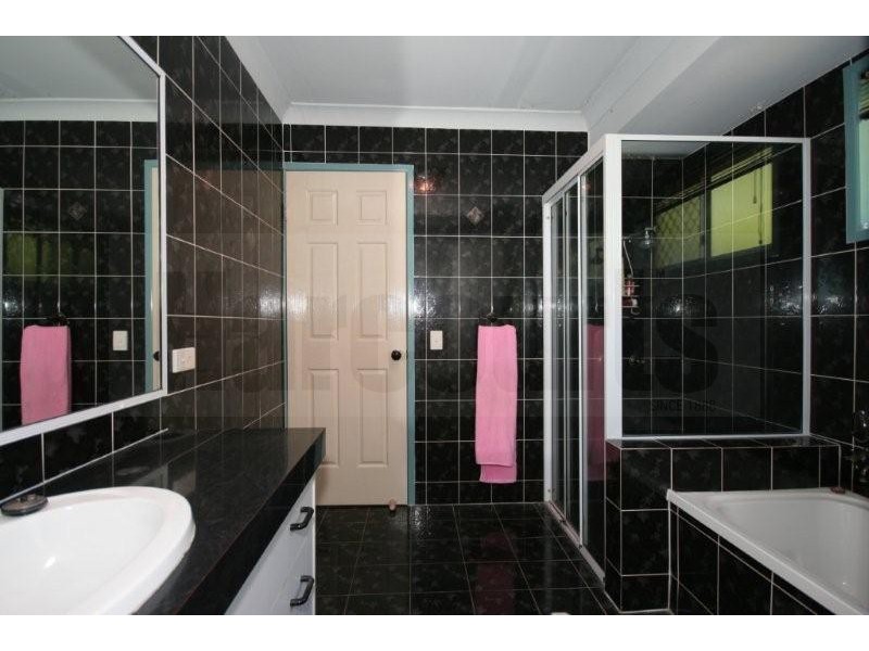 7 Calluna ct, Regents Park QLD 4118