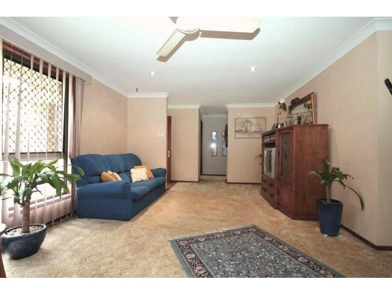 40 Bennett Dr, Regents Park QLD 4118