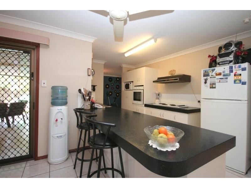 40 Bennett Dr, Regents Park QLD 4118
