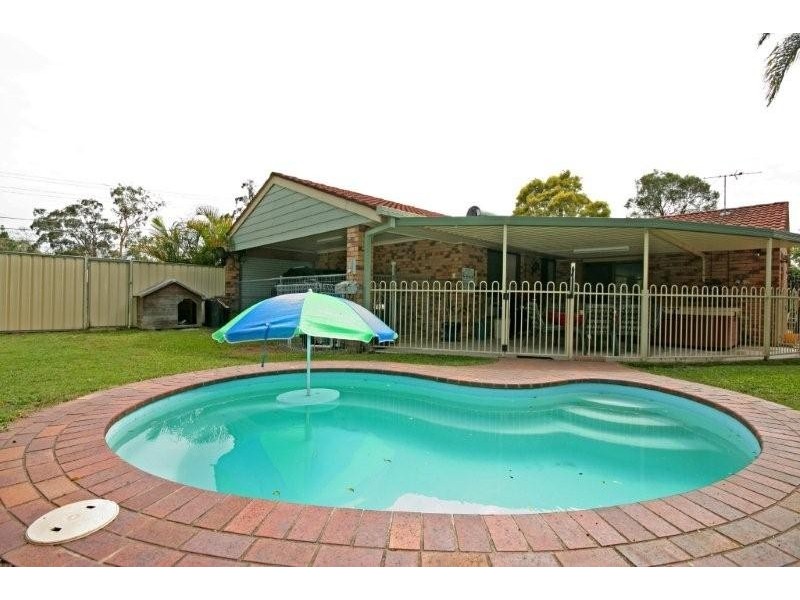40 Bennett Dr, Regents Park QLD 4118
