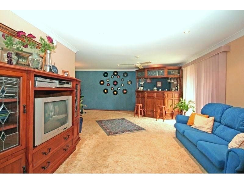 40 Bennett Dr, Regents Park QLD 4118