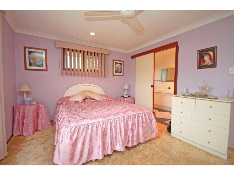 40 Bennett Dr, Regents Park QLD 4118