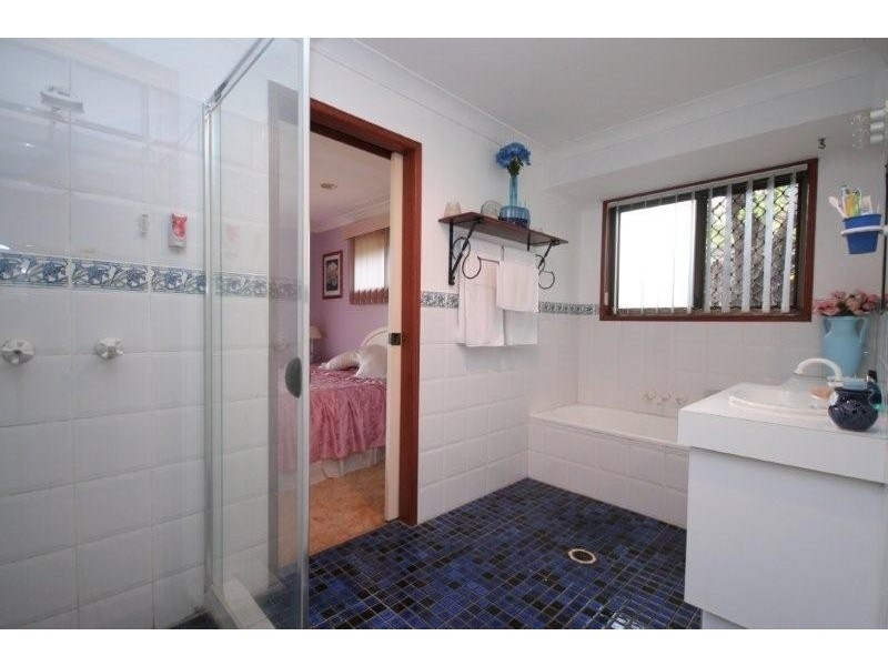 40 Bennett Dr, Regents Park QLD 4118
