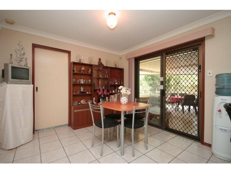 40 Bennett Dr, Regents Park QLD 4118