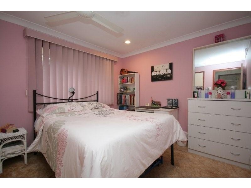 40 Bennett Dr, Regents Park QLD 4118