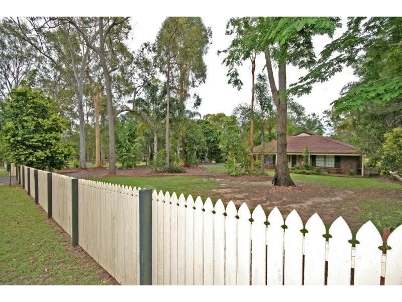11 Jacaranda Ave, Boronia Heights QLD 4124