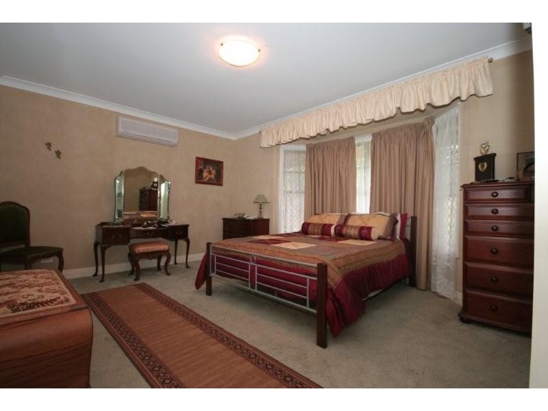 11 Jacaranda Ave, Boronia Heights QLD 4124