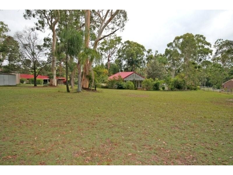 11 Merluna Rd, Park Ridge South QLD 4125