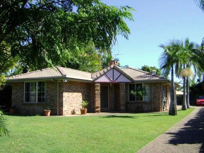 15 Learmonth Ct, Hillcrest QLD 4118