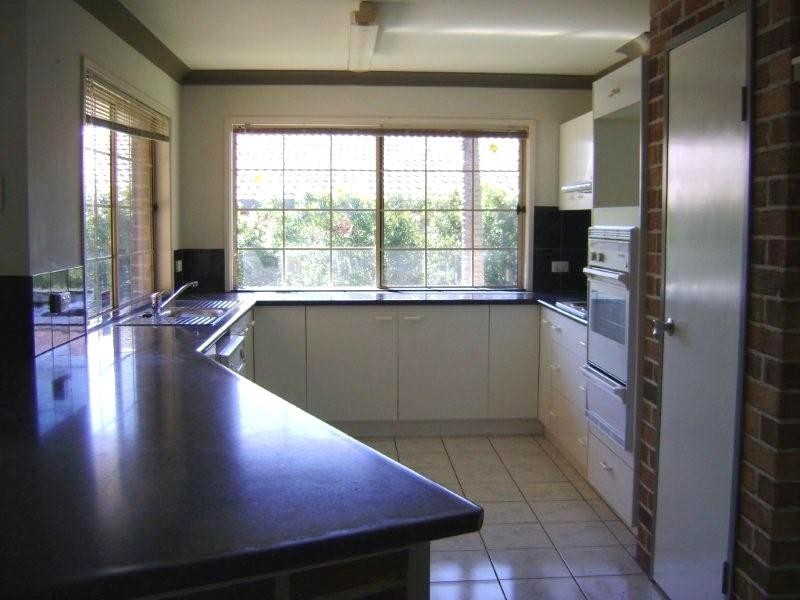 15 Learmonth Ct, Hillcrest QLD 4118